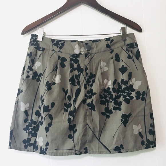 GAP Dresses & Skirts - • silky floral dress skirt with pockets •